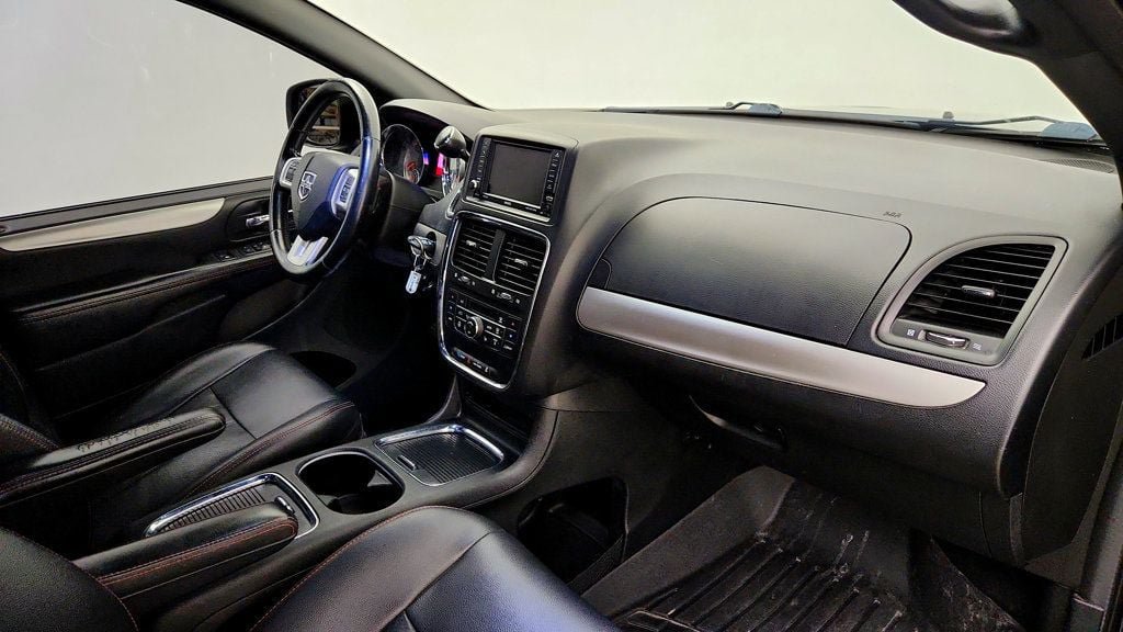 Used 2018 Dodge Grand Caravan GT FWD image 24