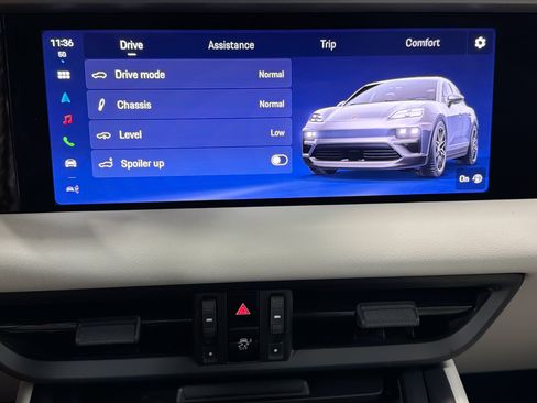 Certified 2025 Porsche Macan Turbo Electric AWD/4WD image 30