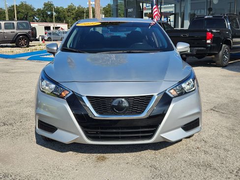 Used 2021 Nissan Versa SV image 3