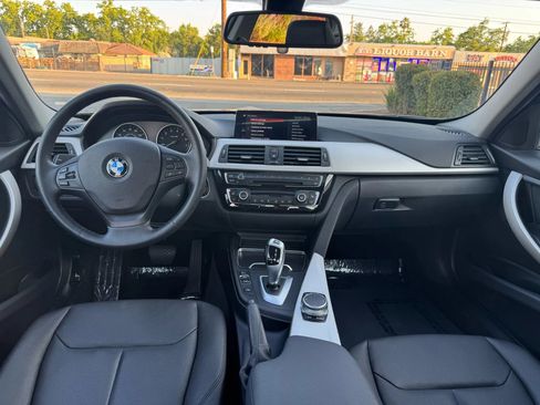 Used 2018 BMW 320i xDrive Sedan w/ Premium Package image 19