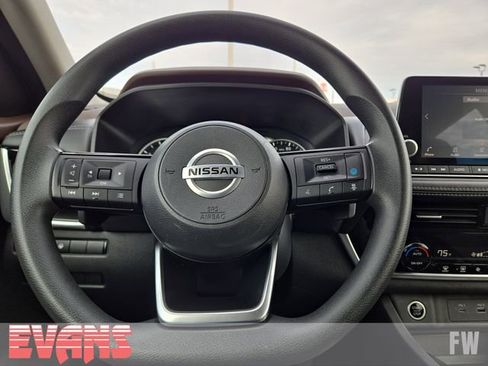 Used 2021 Nissan Rogue SV image 12