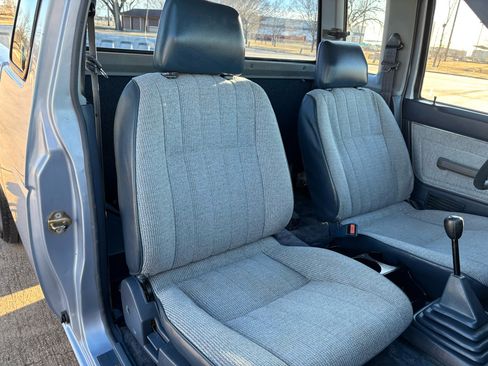 Used 1987 Nissan Pickup 2WD King Cab image 8