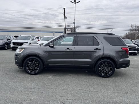 Used 2018 Ford Explorer XLT w/ Equipment Group 202A image 3