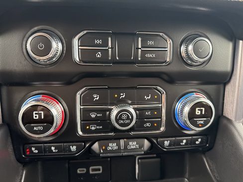 Used 2024 GMC Yukon SLT AWD/4WD image 18