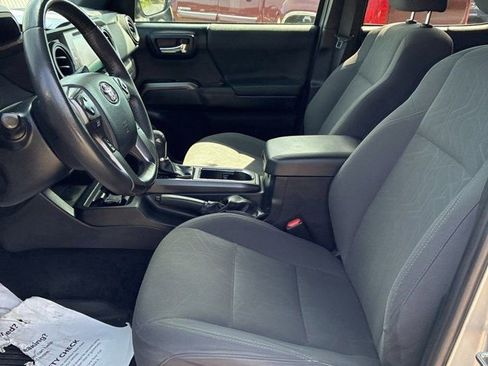 Used 2019 Toyota Tacoma TRD Sport image 15