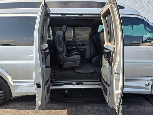 Used 2020 GMC Savana 2500 Extended w/ Enhanced Convenience Package image 28