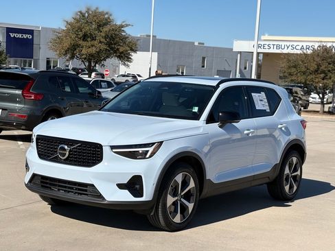 New 2026 Volvo XC40 B5 Plus w/ Protection Package Premier AWD/4WD image 3