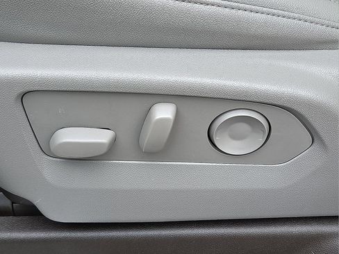 Used 2022 GMC Sierra 1500 SLT w/ SLT Convenience Package image 11