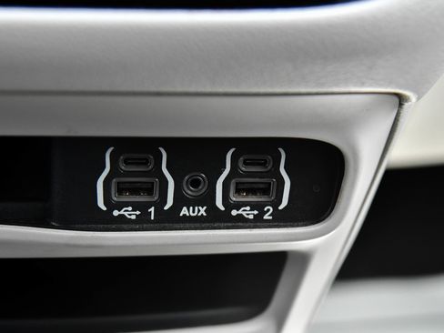 Used 2023 Chrysler Pacifica Touring-L image 26