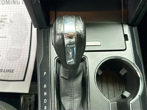 Used 2018 Ford Explorer XLT image 17