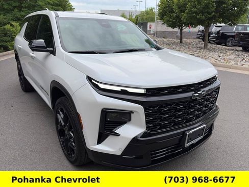 Used 2024 Chevrolet Traverse RS FWD image 1