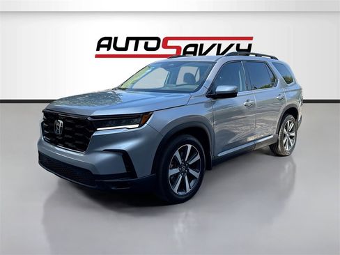 Used 2025 Honda Pilot Touring image 3