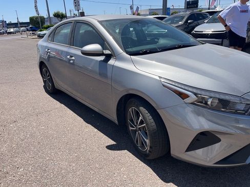 Used 2023 Kia Forte LXS FWD image 3