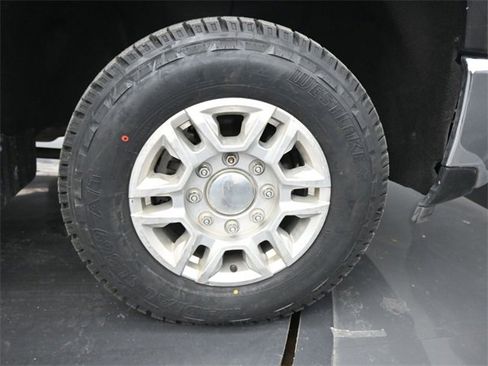 Used 2024 Chevrolet Silverado 2500 LT w/ Convenience Package image 29