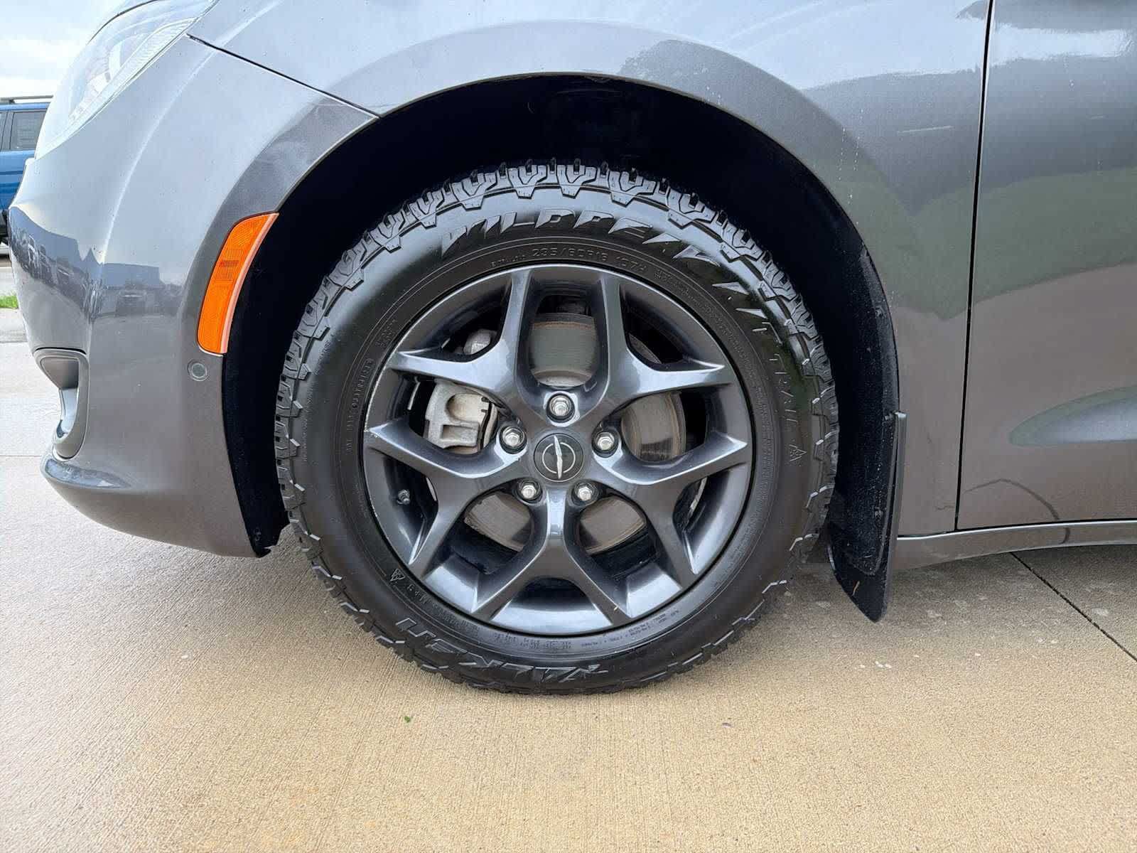 Used 2018 Chrysler Pacifica Touring-L Plus FWD image 10