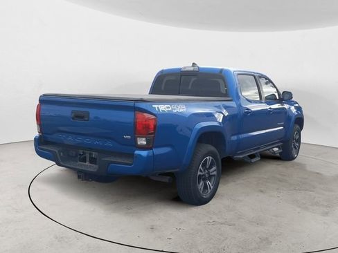 Used 2018 Toyota Tacoma TRD Sport w/ Technology Package image 4