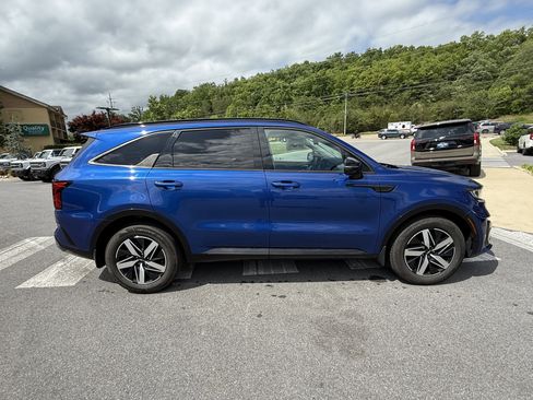 Used 2023 Kia Sorento S w/ Panoramic Sunroof Package FWD image 4