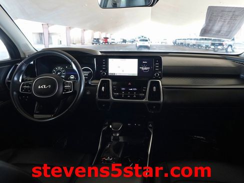 Used 2023 Kia Sorento SX image 9