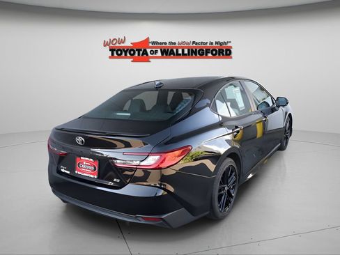Used 2025 Toyota Camry SE FWD image 12