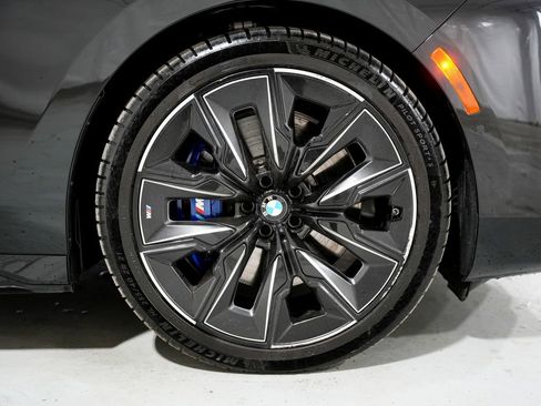 Used 2023 BMW 760i xDrive image 42