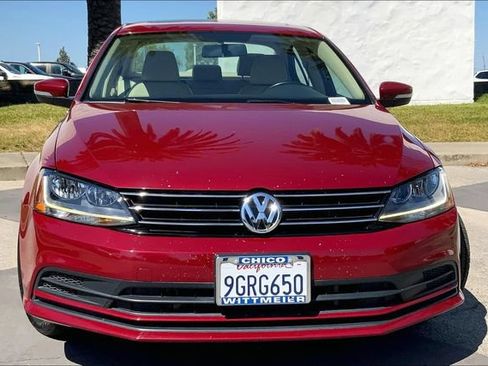 Used 2017 Volkswagen Jetta SE FWD image 3