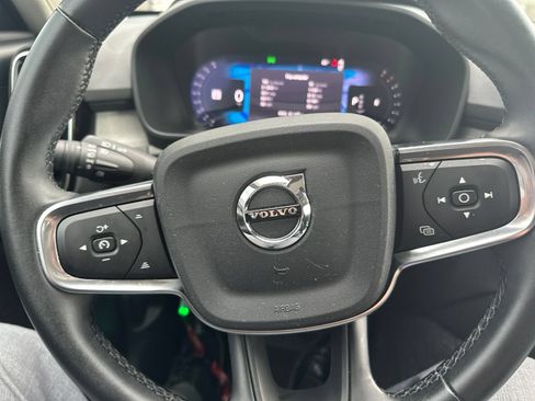 Used 2025 Volvo XC40 B5 Plus AWD/4WD image 17