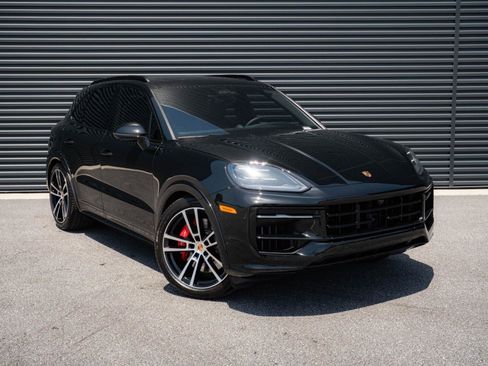 Certified 2026 Porsche Cayenne GTS AWD/4WD image 27