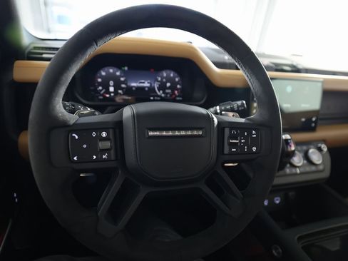 Used 2024 Land Rover Defender 90 V8 image 18