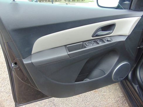 Used 2016 Chevrolet Cruze LT w/ Sun And Sound Package image 21