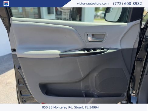 Used 2019 Toyota Sienna LE FWD image 38