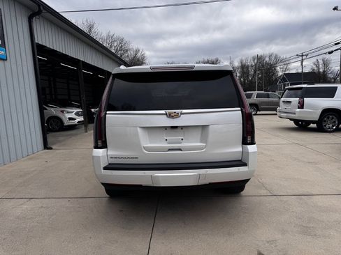 Used 2020 Cadillac Escalade Luxury image 13