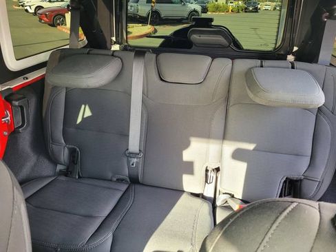 Used 2021 Jeep Wrangler Unlimited Sahara AWD/4WD image 10
