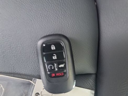 Used 2025 Honda Pilot Touring image 36