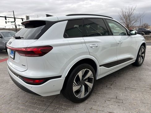 Used 2025 Audi Q6 e-tron Premium w/ Convenience Package image 5