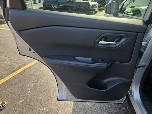 Used 2025 Nissan Rogue SV AWD/4WD image 17