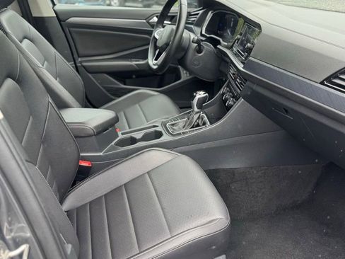 Used 2024 Volkswagen Jetta SE FWD image 23
