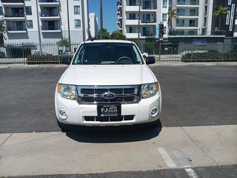 Used 2010 Ford Escape XLT FWD image 2