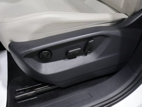 Used 2020 Volkswagen Tiguan SEL AWD/4WD image 10