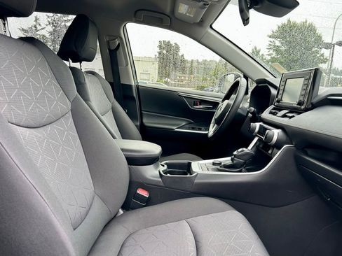 Certified 2021 Toyota RAV4 XLE w/ XLE Grade Weather Package AWD/4WD image 16
