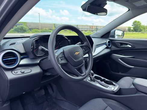 Used 2024 Chevrolet Trax LS w/ LS Convenience Package FWD image 21