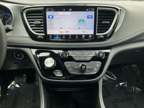 New 2026 Chrysler Pacifica Limited w/ S Appearance Package image 11