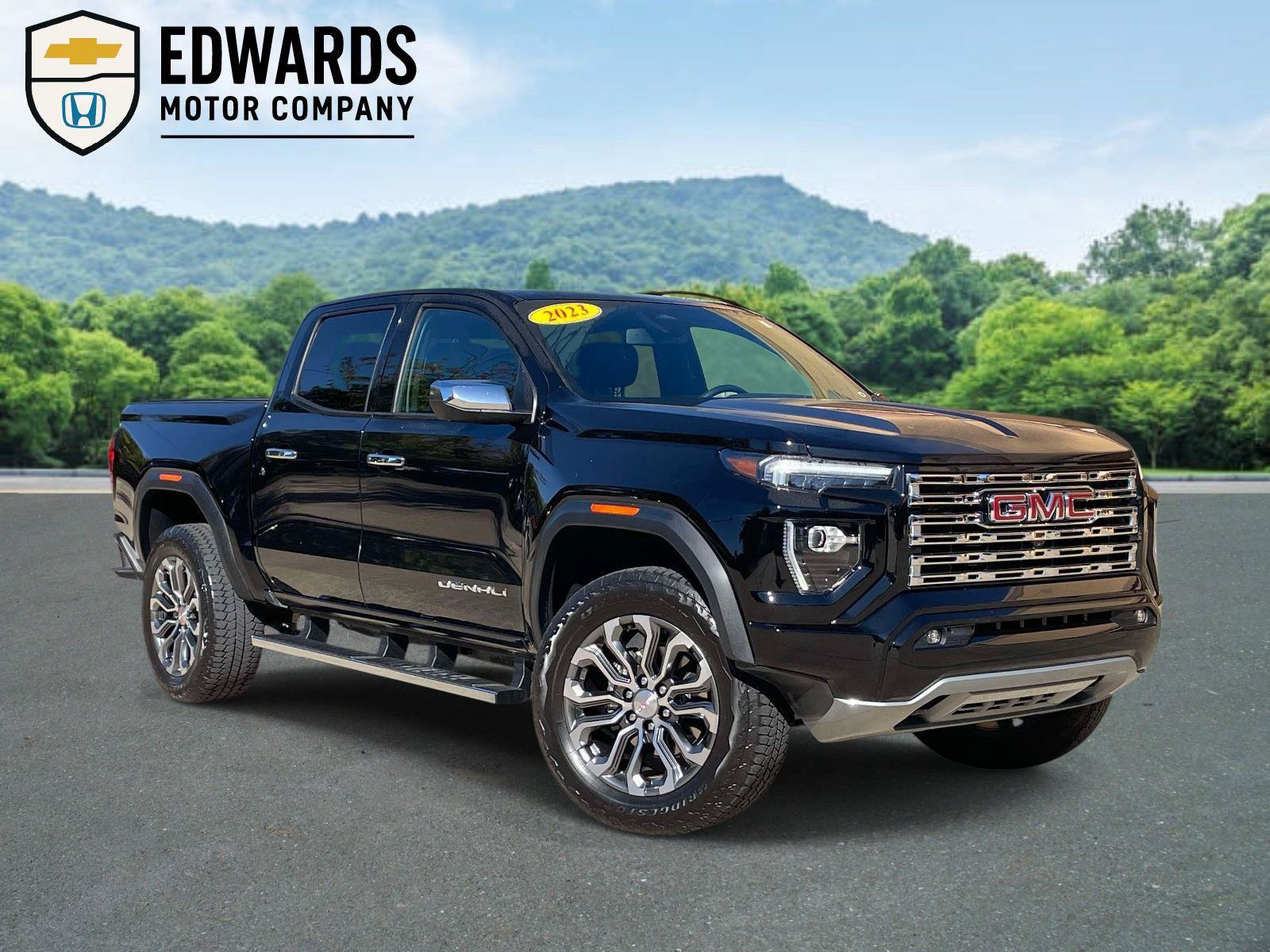 Used 2023 GMC Canyon Denali AWD/4WD image 1