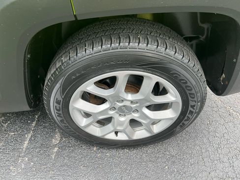 Used 2017 Jeep Renegade Latitude w/ Cold Weather Group AWD/4WD image 23