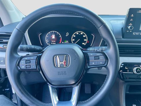 Used 2025 Honda Pilot EX-L image 11