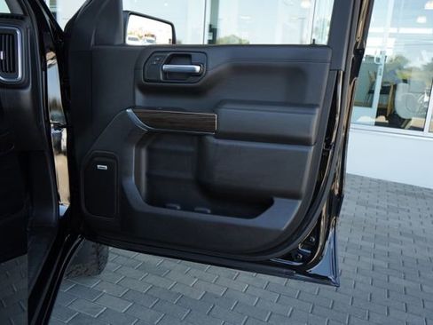 Used 2020 Chevrolet Silverado 1500 LT Trail Boss w/ Midnight Edition AWD/4WD image 18