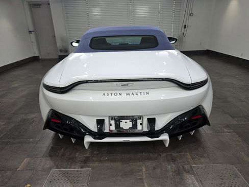 Used 2022 Aston Martin V8 Vantage Roadster image 23