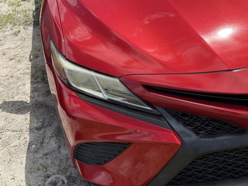 Used 2019 Toyota Camry SE FWD image 2
