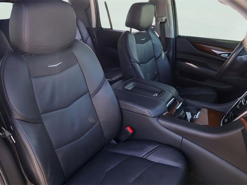 Used 2019 Cadillac Escalade Luxury image 25