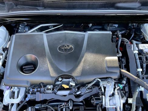 Used 2018 Toyota Camry XLE FWD image 32