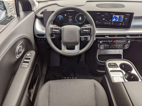 New 2026 Hyundai Ioniq 9 S image 12
